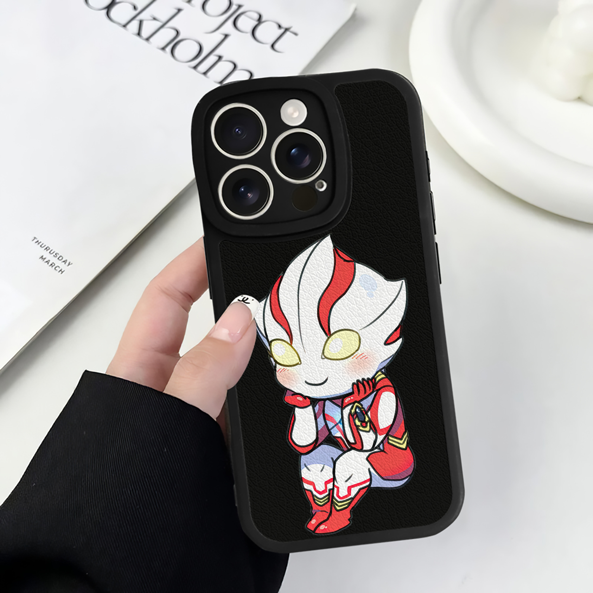 （画像用） ウルトラマン Ultraman 【iPhone 16シリーズ対応】シリコンスマホケース（レザー調） 材質：シリコン
